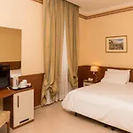 Shg Portamaggiore מלון 3*